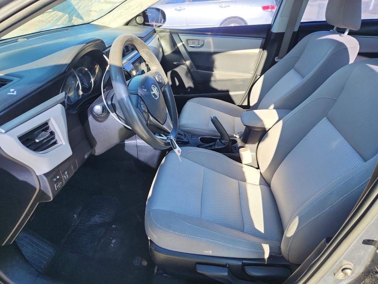 Toyota Corolla L Image 2