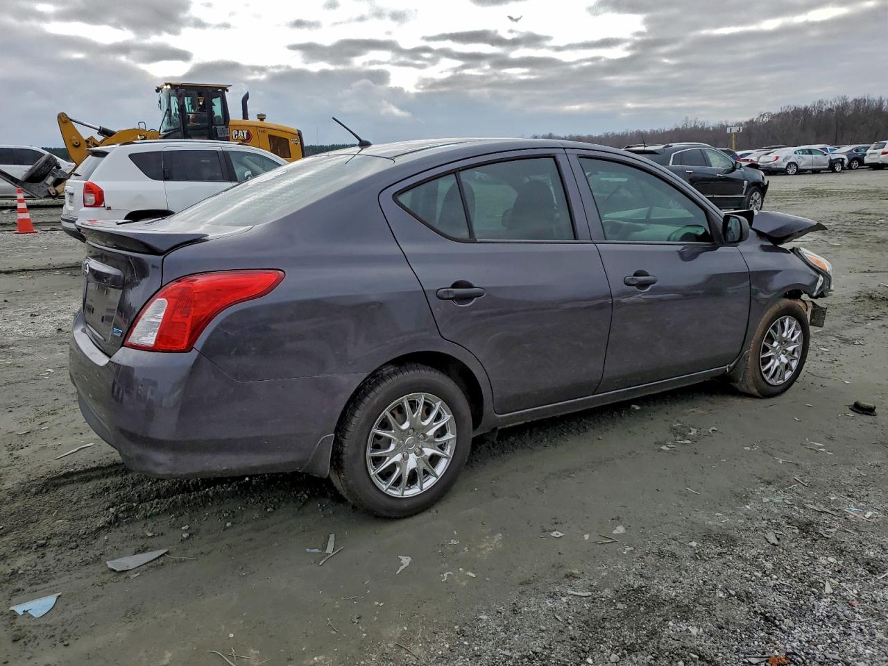 Nissan Versa S Image 3