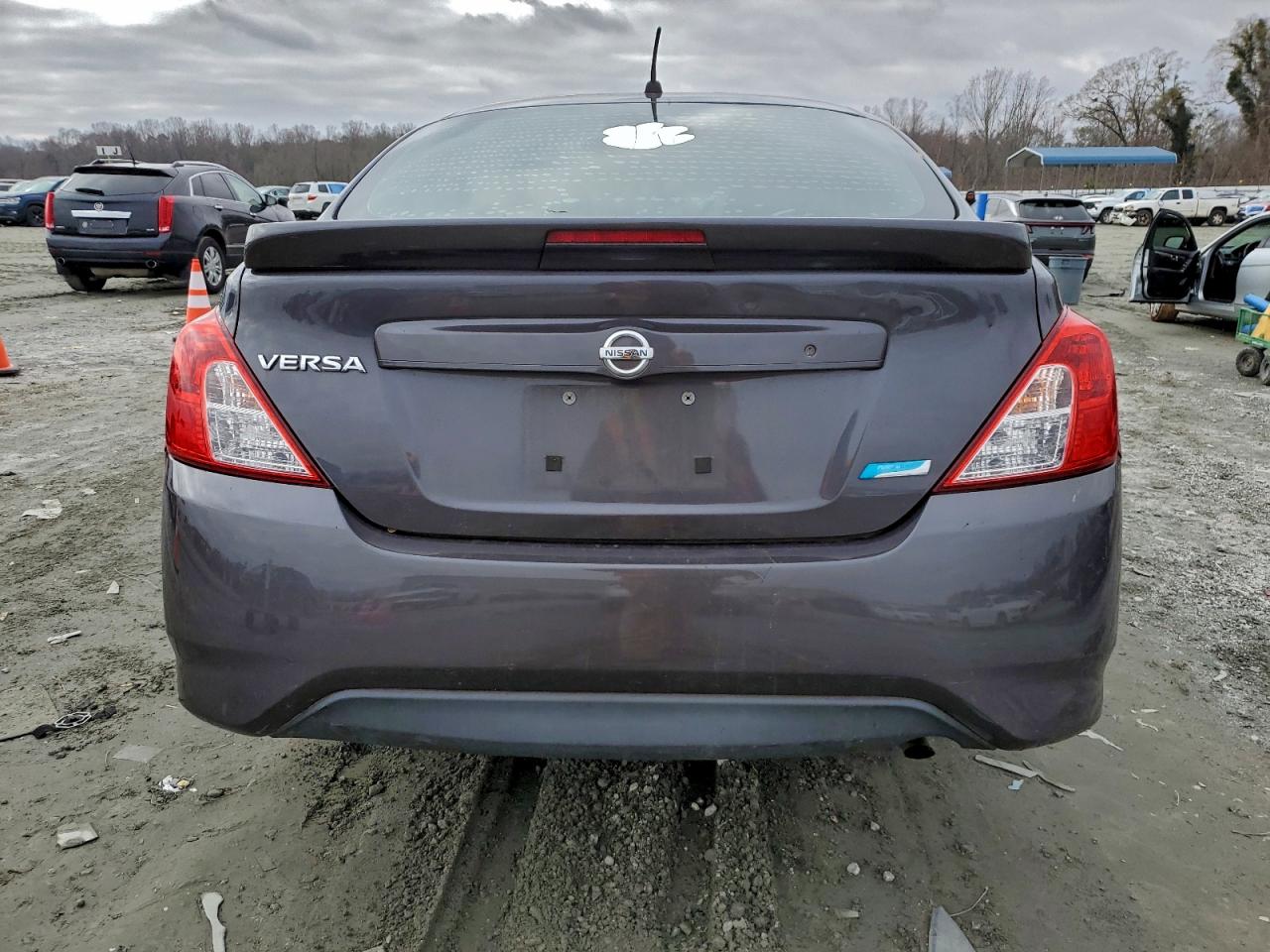 Nissan Versa S Image 5