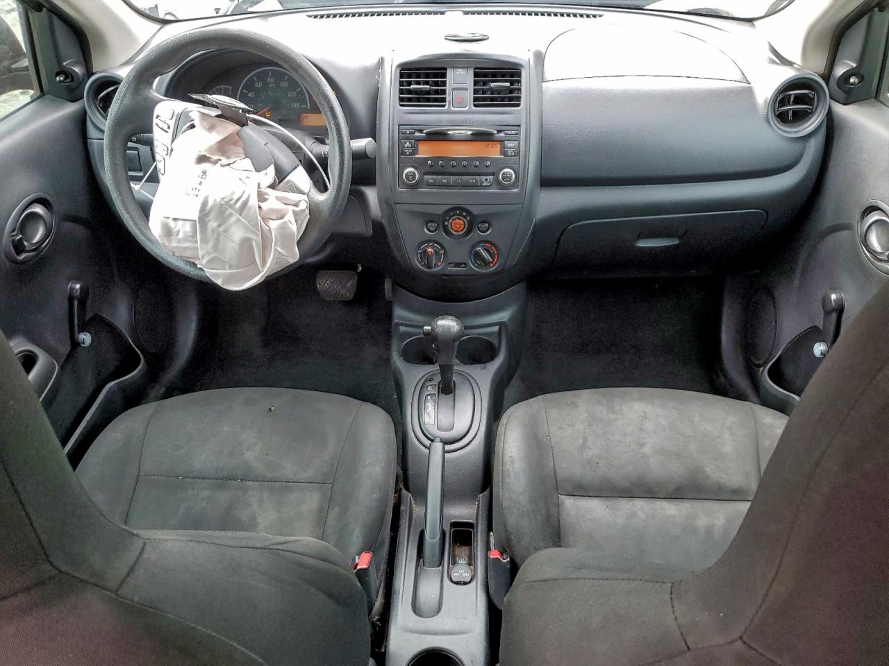 Nissan Versa S Image 6
