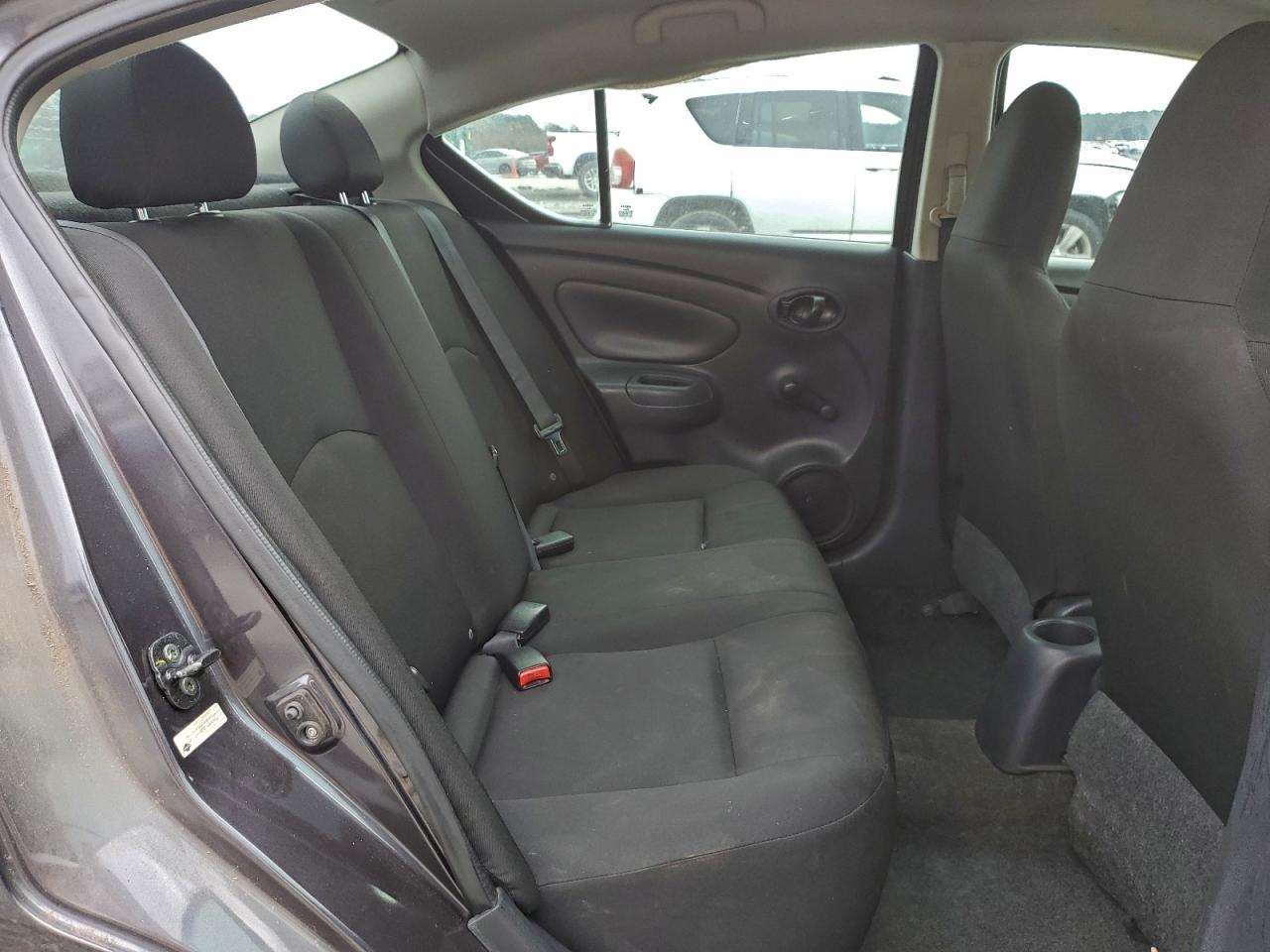 Nissan Versa S Image 9