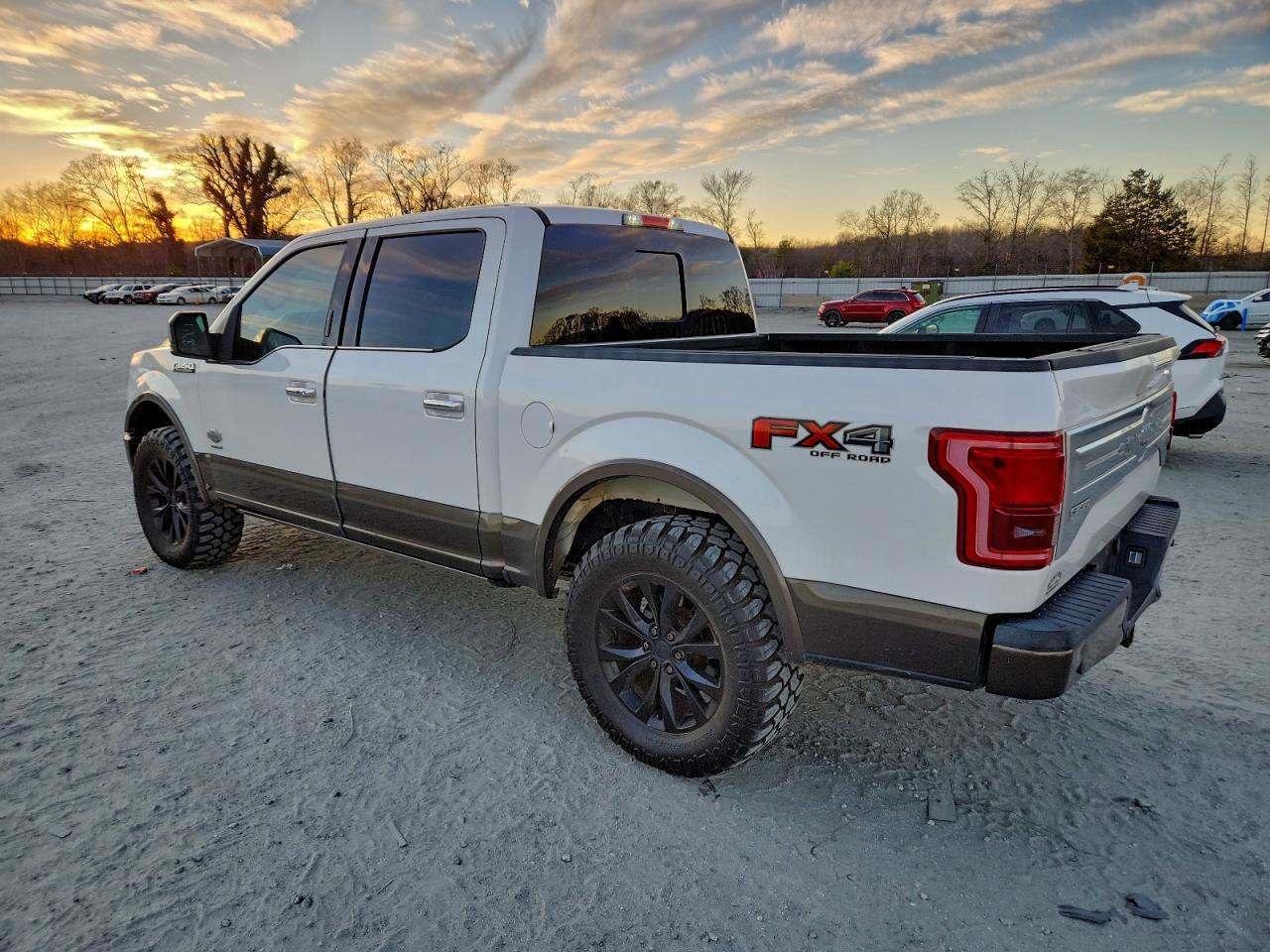 Ford F-150 Supercrew Image 9