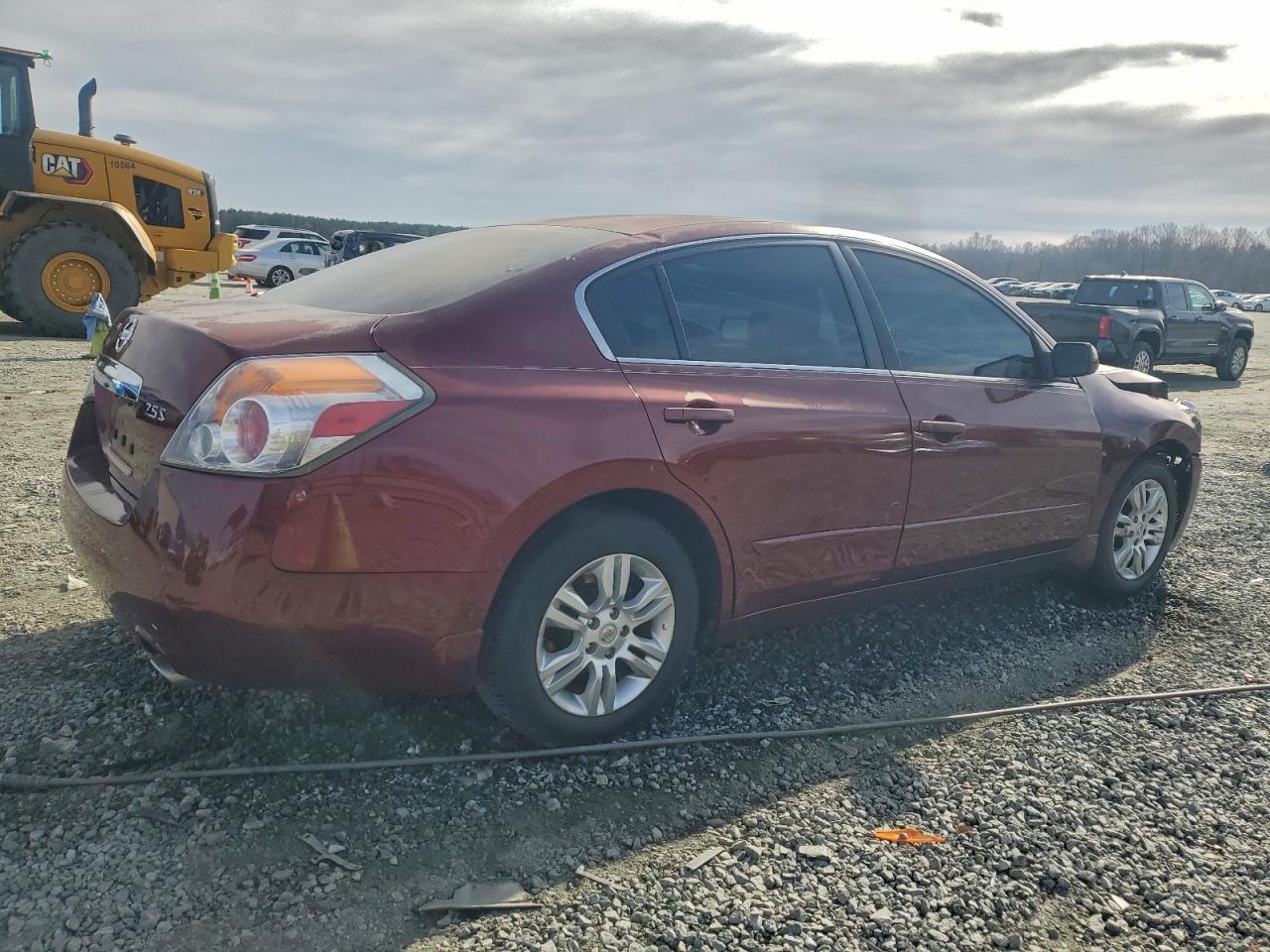 Nissan Altima Base Image 12