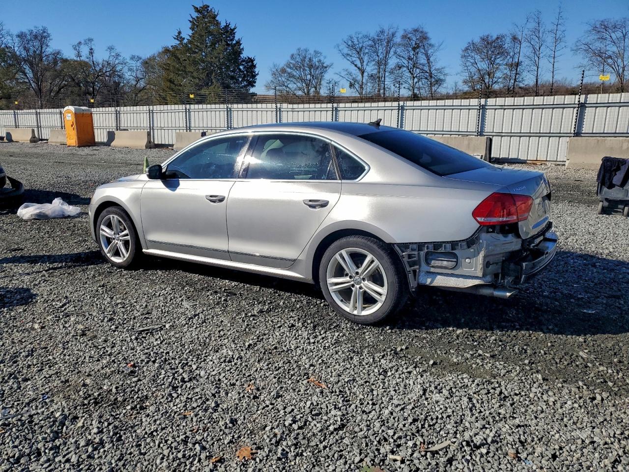 Volkswagen Passat Sel Image 2