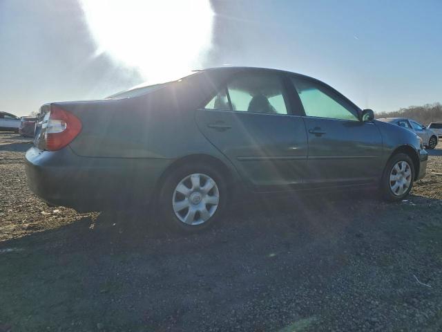 Toyota Camry Le Image 3