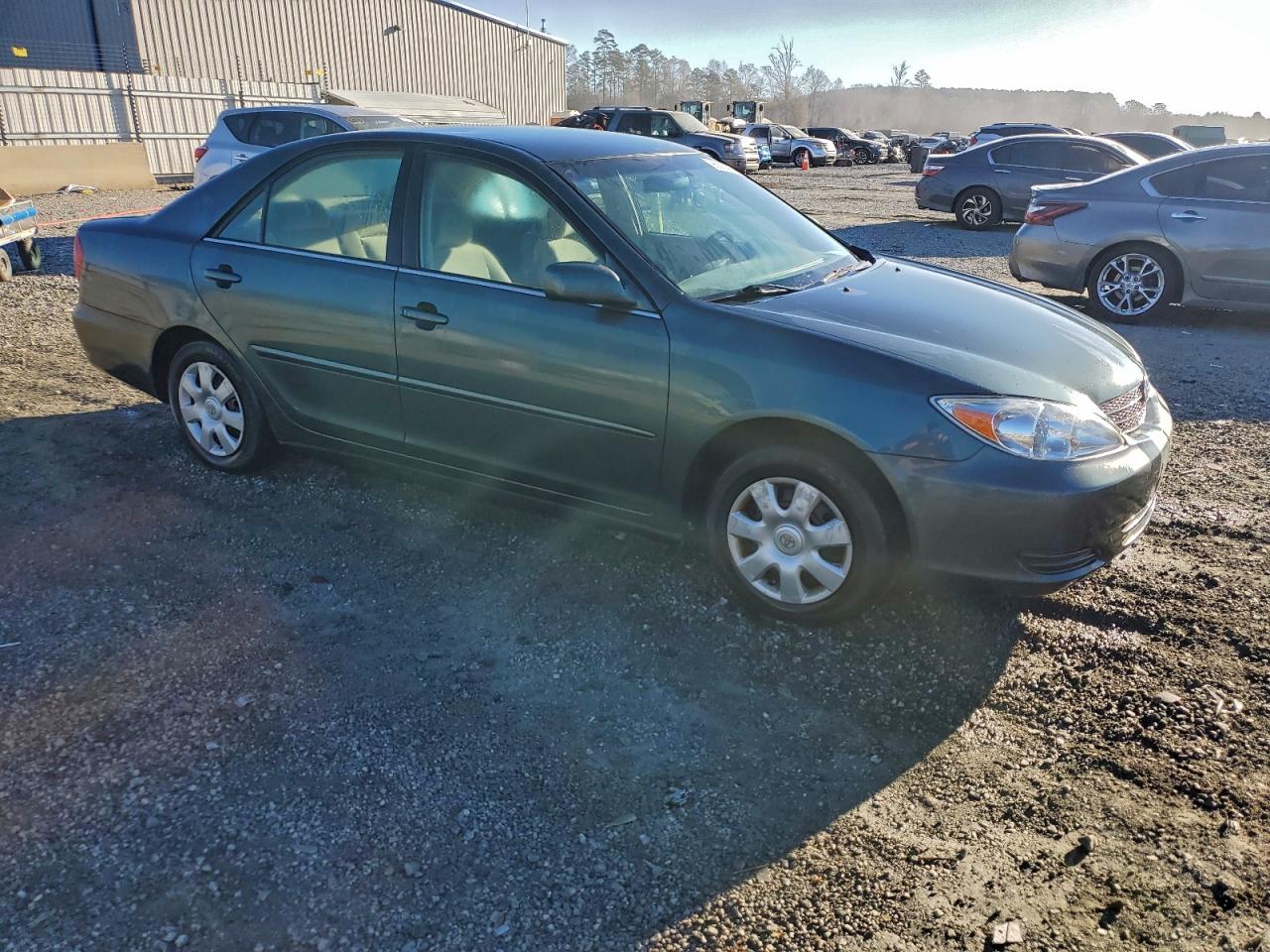 Toyota Camry Le Image 8