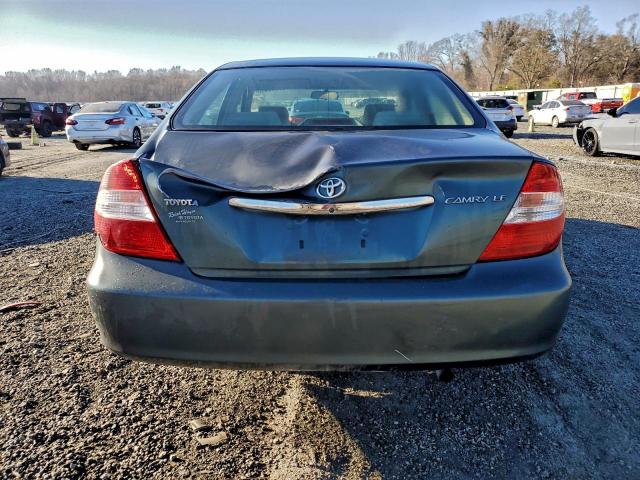 Toyota Camry Le Image 12