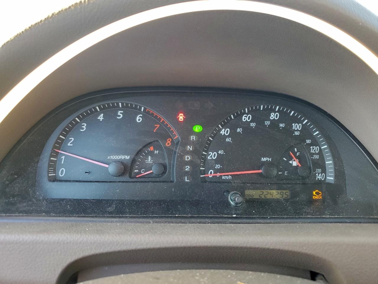 Toyota Camry Le Image 4