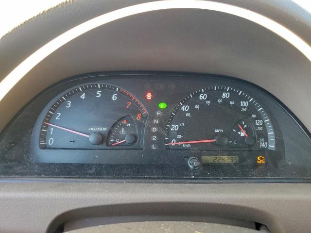 Toyota Camry Le Image 4