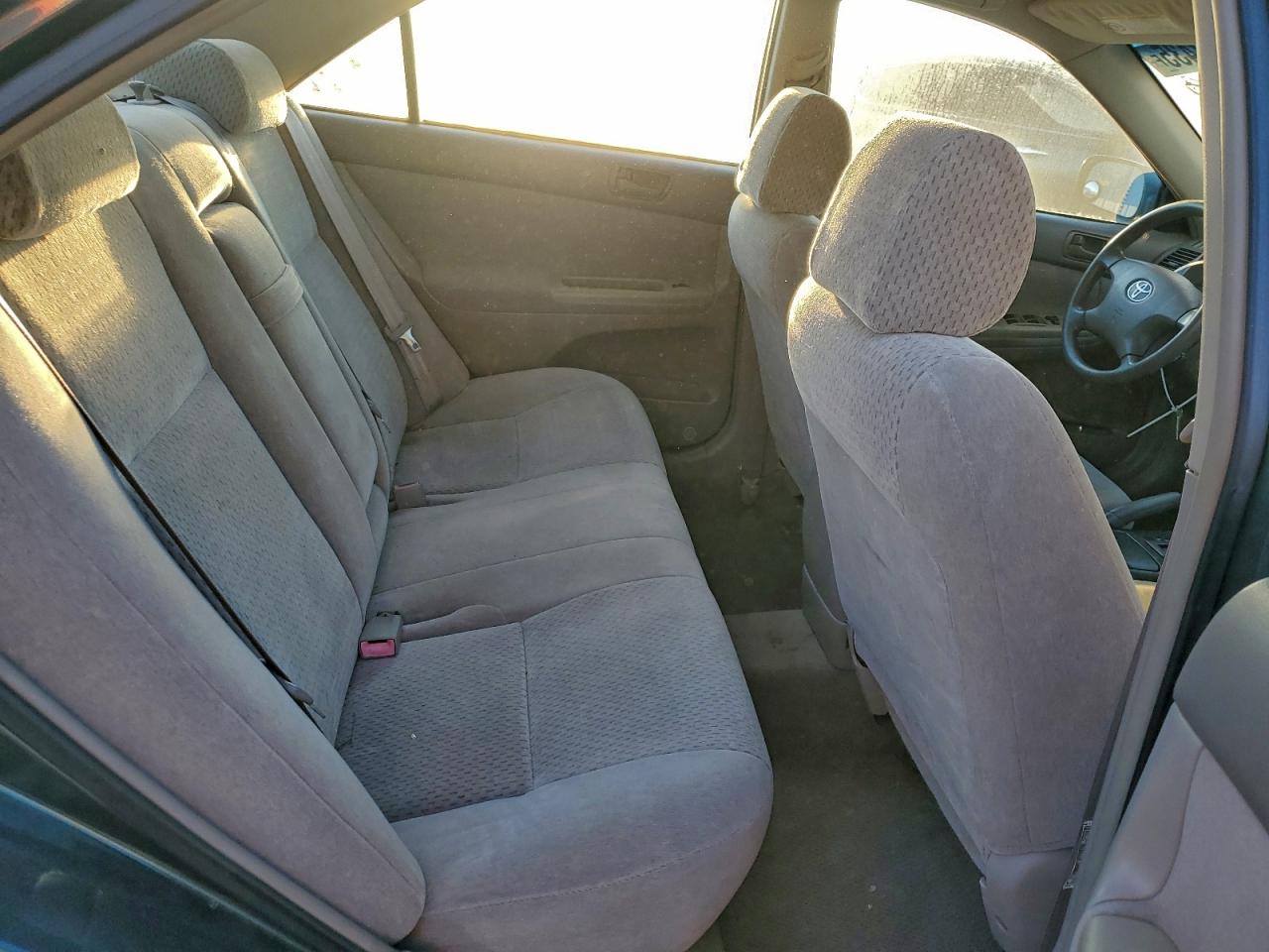 Toyota Camry Le Image 7