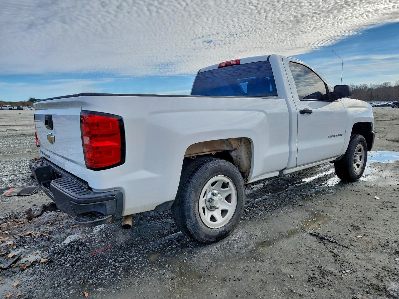 Chevrolet Silverado C1500 Image 2