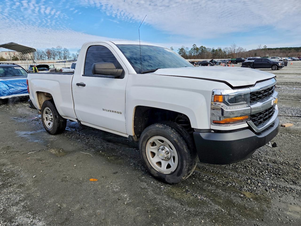 Chevrolet Silverado C1500 Image 3