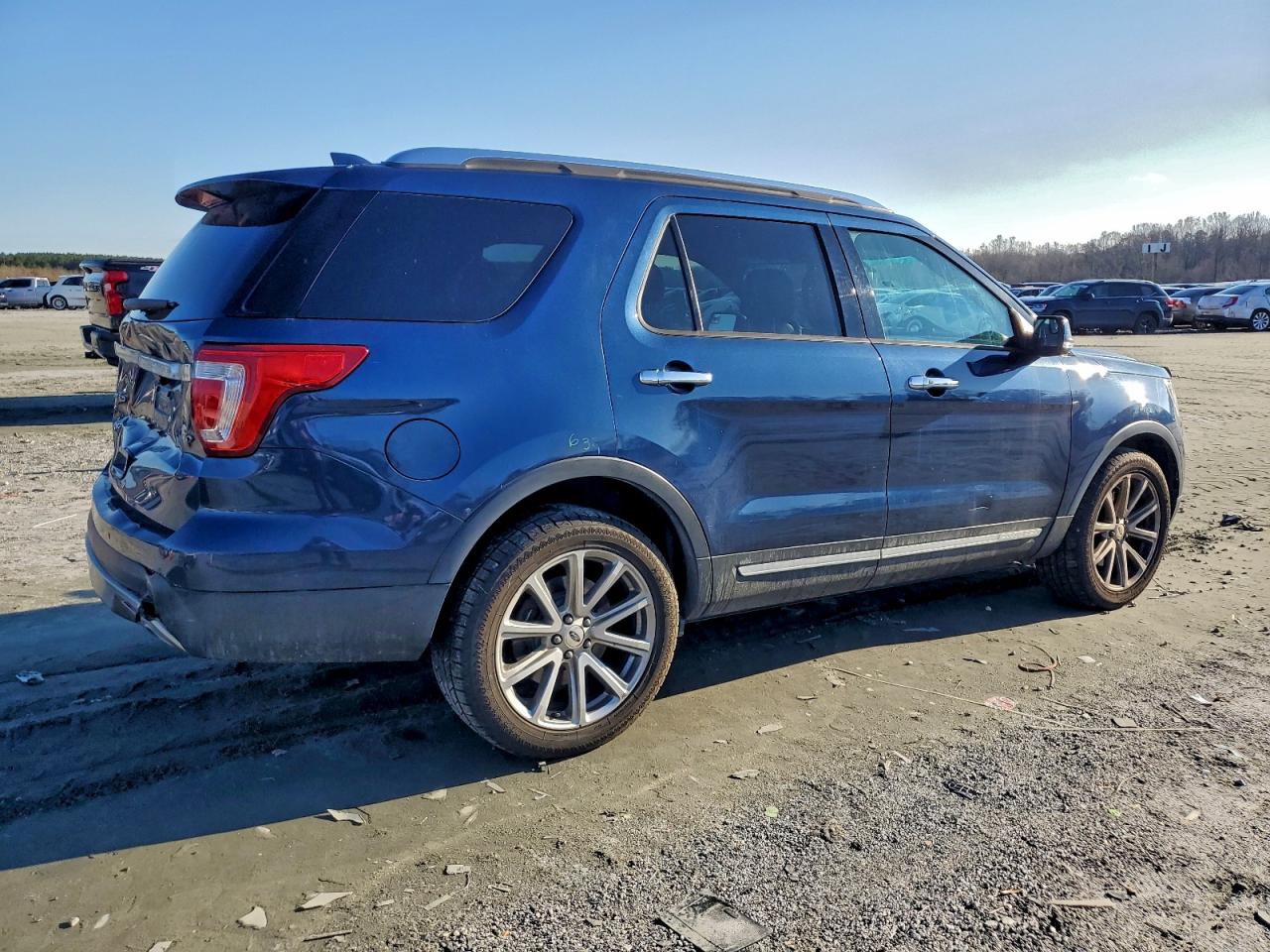 Ford Explorer Limited Image 13