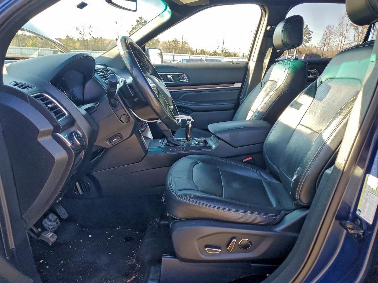 Ford Explorer Limited Image 4