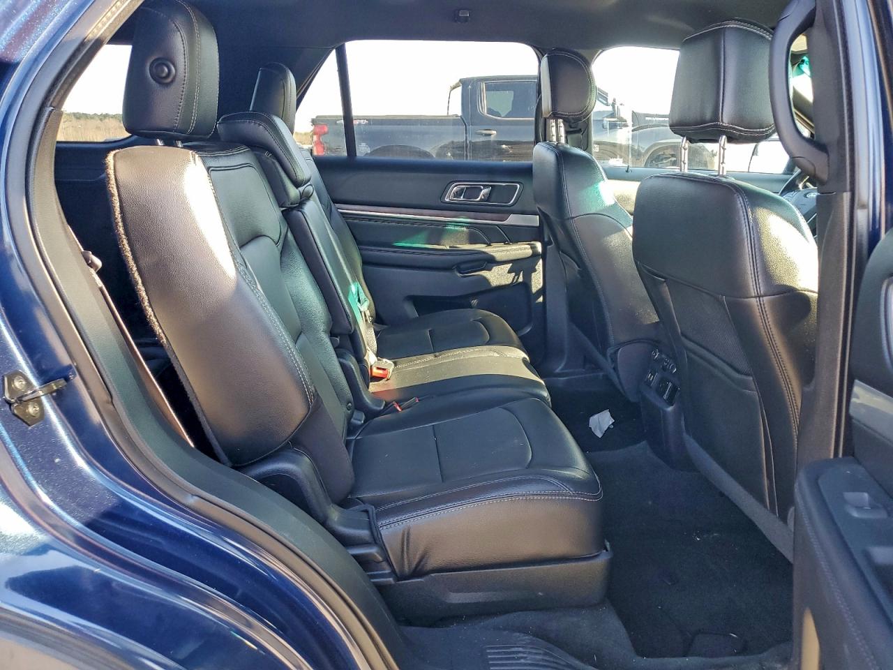 Ford Explorer Limited Image 12