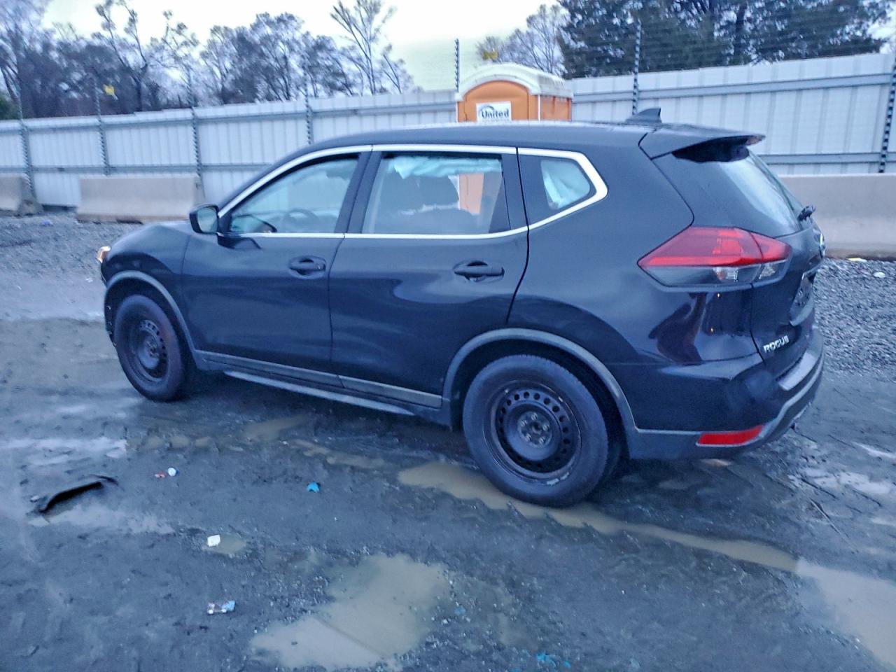 Nissan Rogue S Image 6