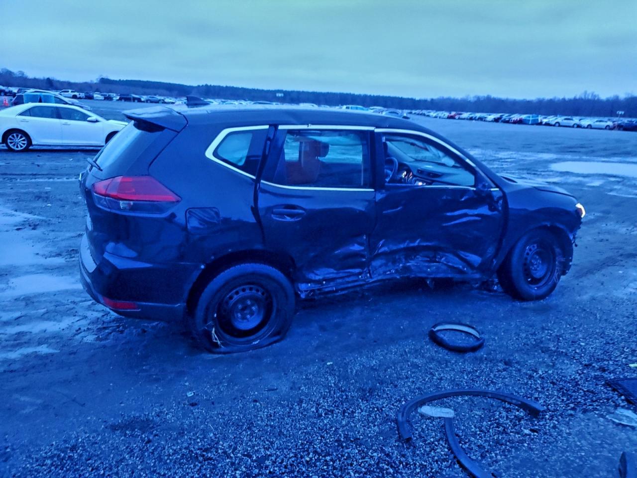 Nissan Rogue S Image 3