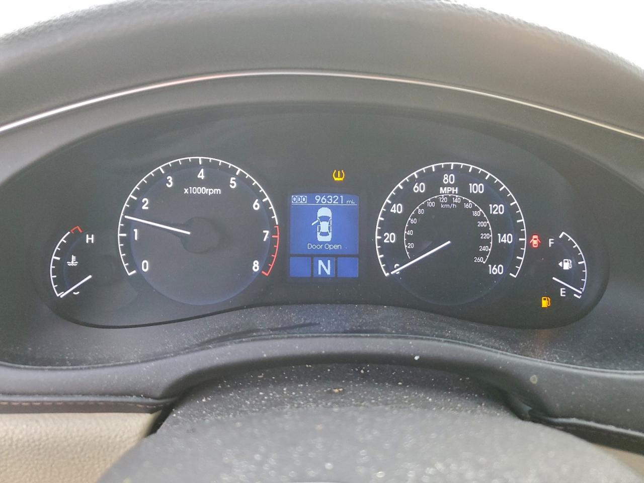 Hyundai Genesis 3.8l Image 12