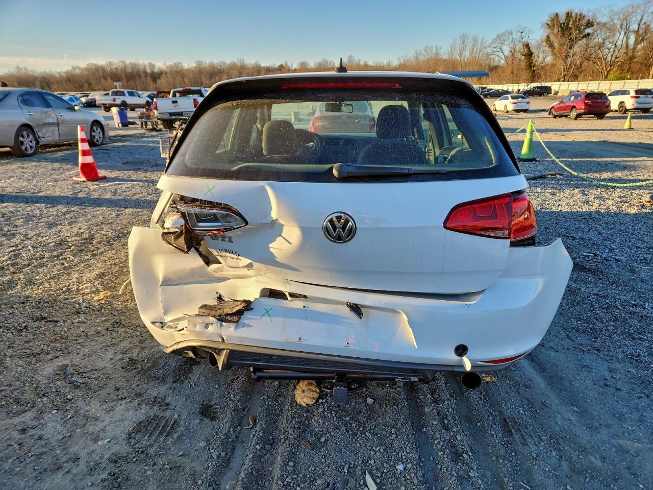 Volkswagen GTI S Image 12