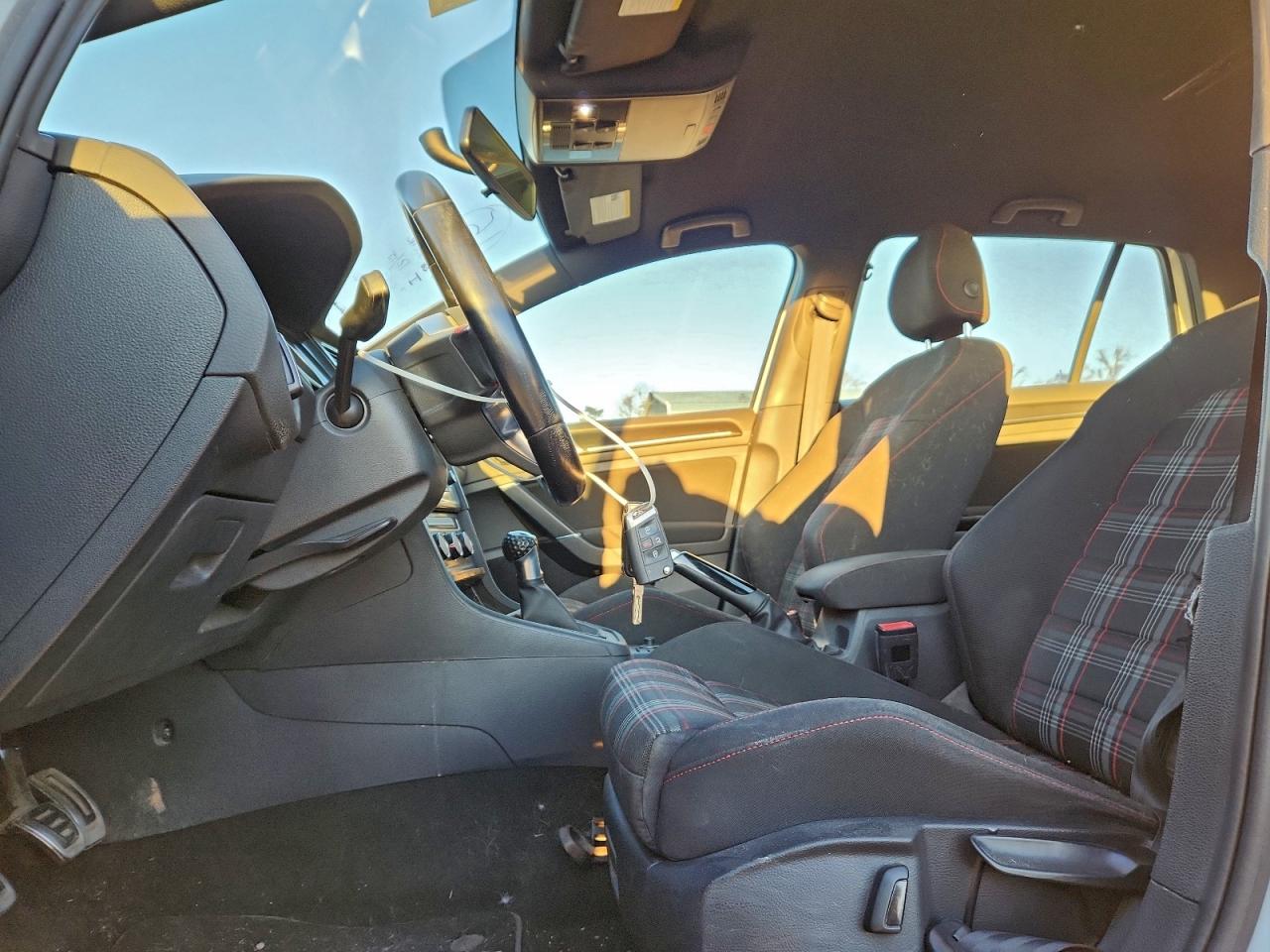 Volkswagen GTI S Image 10