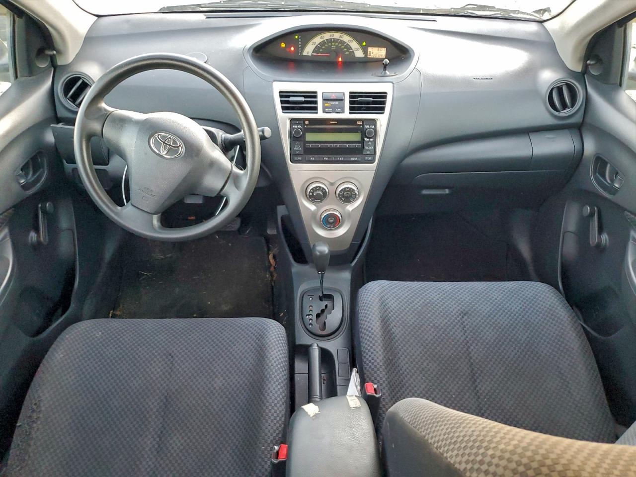 Toyota Yaris Image 12