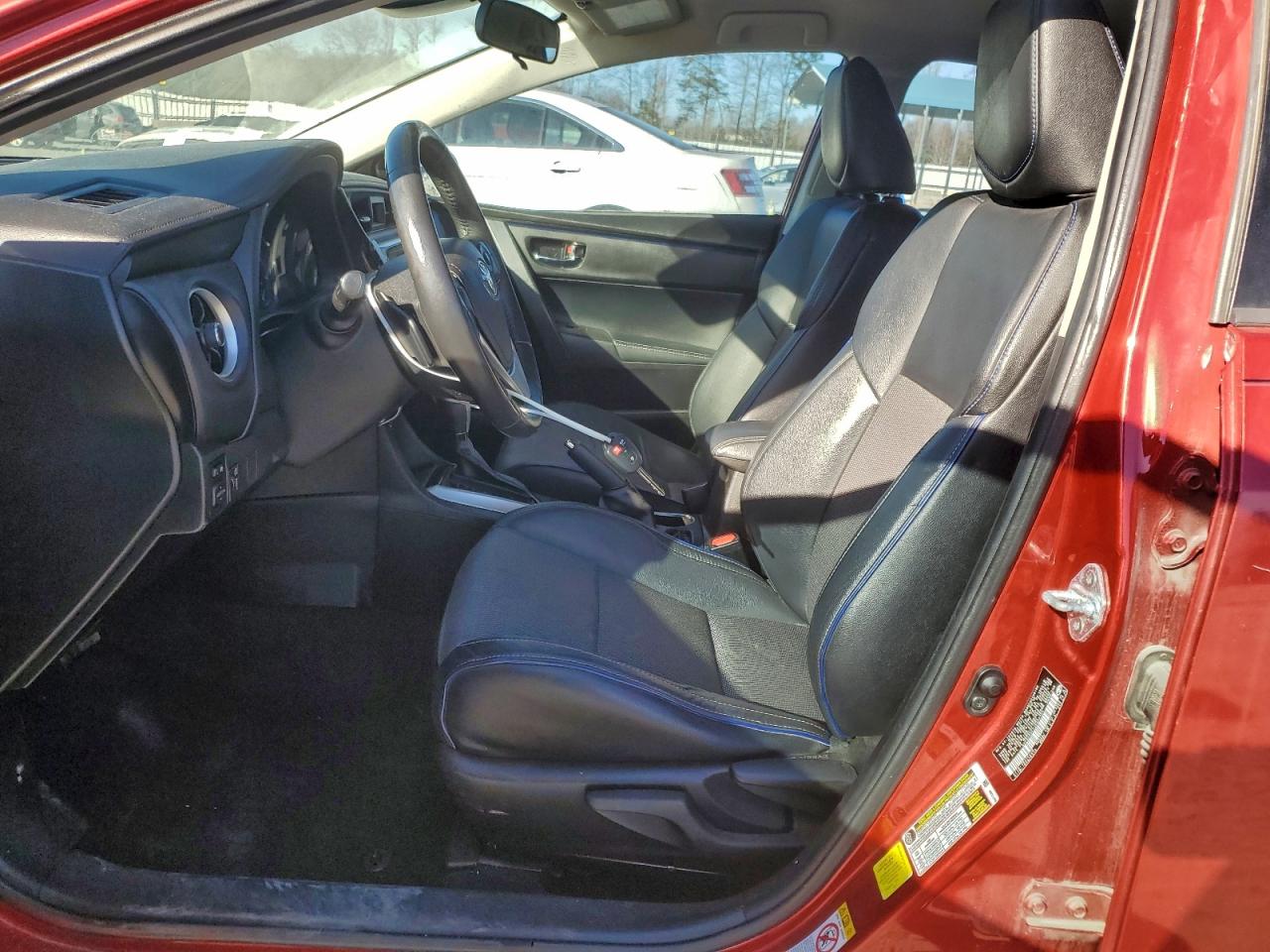 Toyota Corolla L Image 12