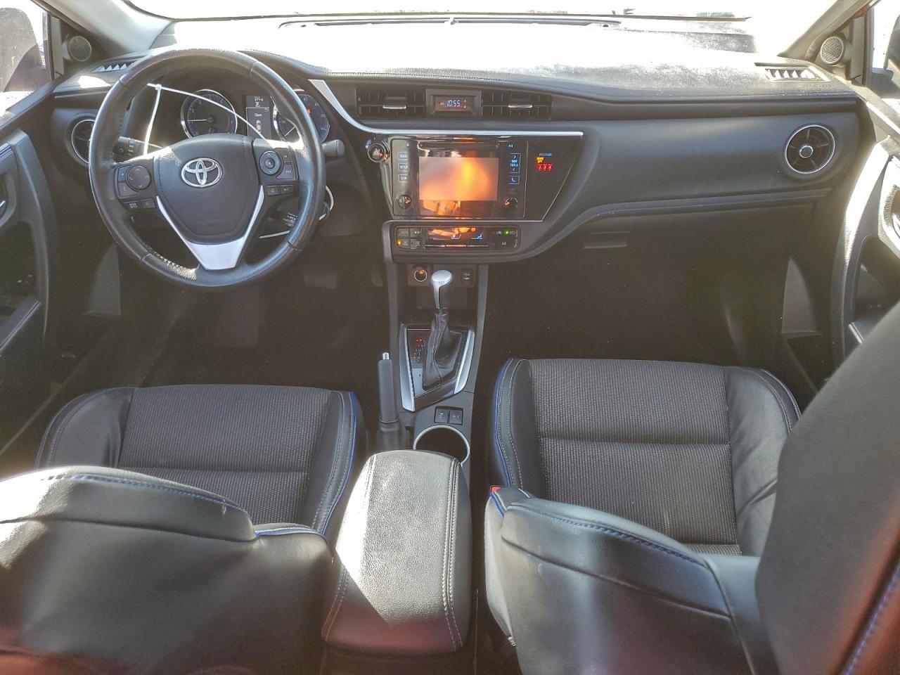 Toyota Corolla L Image 6