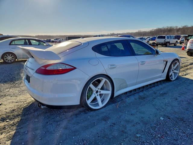 Porsche Panamera 2 Image 11
