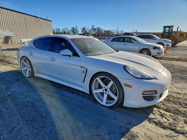 Porsche Panamera 2 Image 6