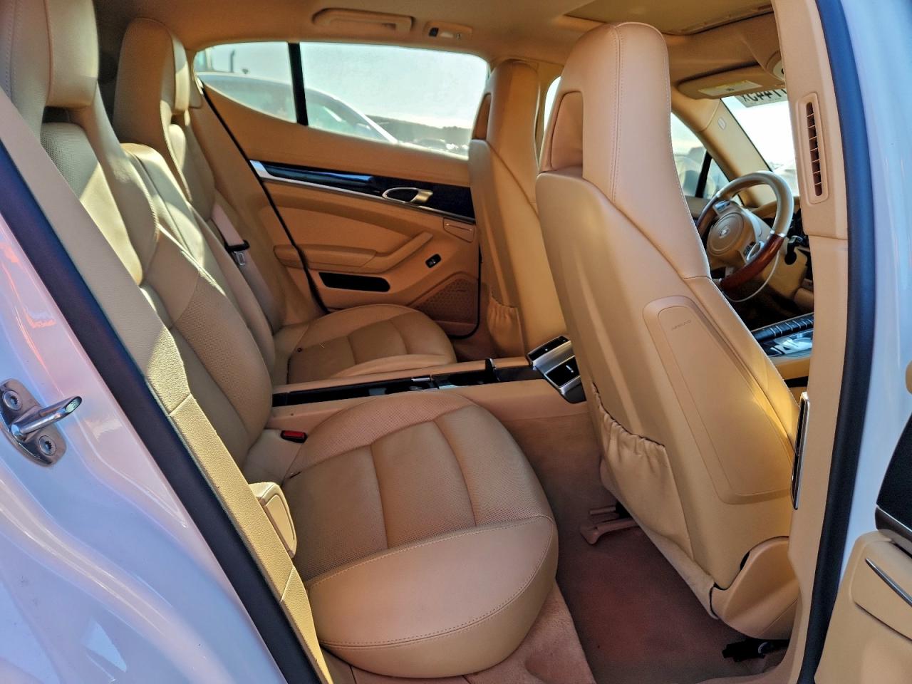 Porsche Panamera 2 Image 2