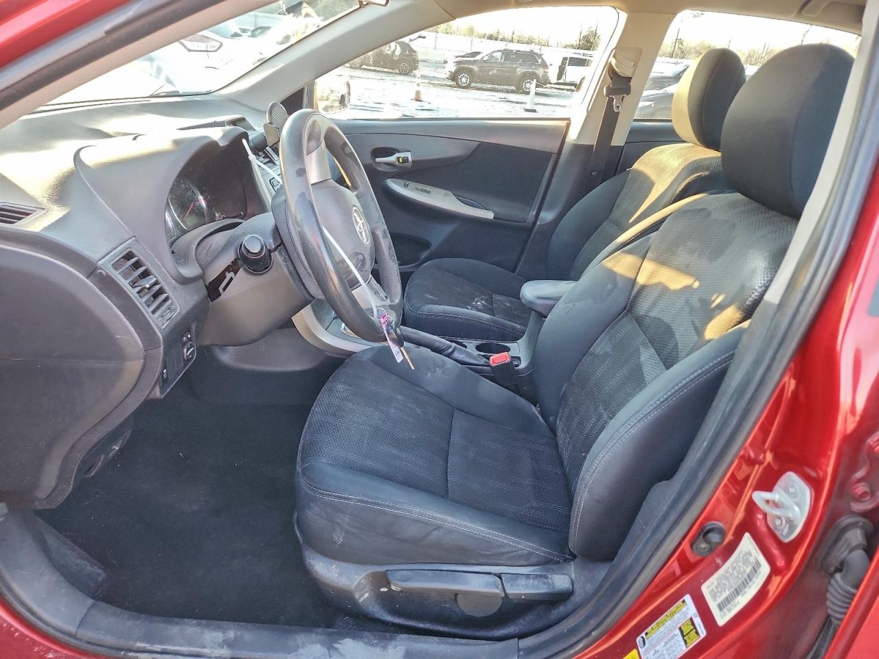 Toyota Corolla Base Image 10