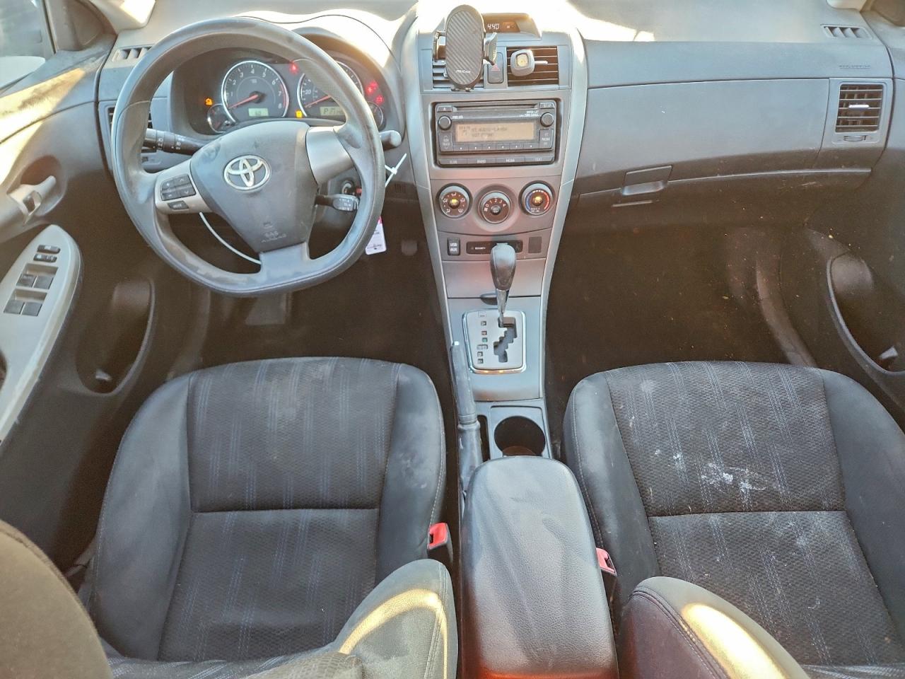 Toyota Corolla Base Image 6