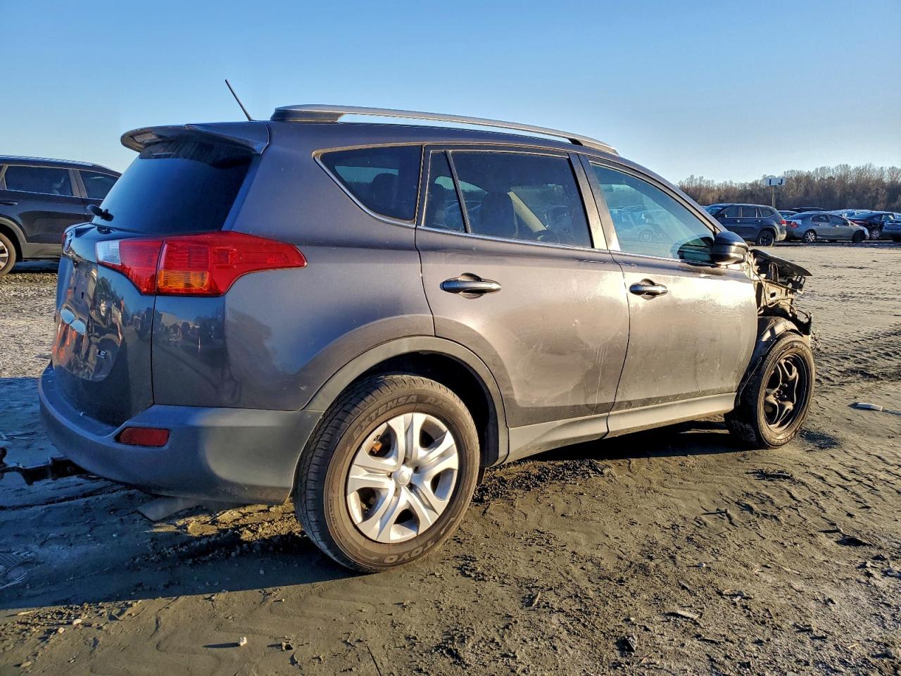 Toyota RAV4 Le Image 6