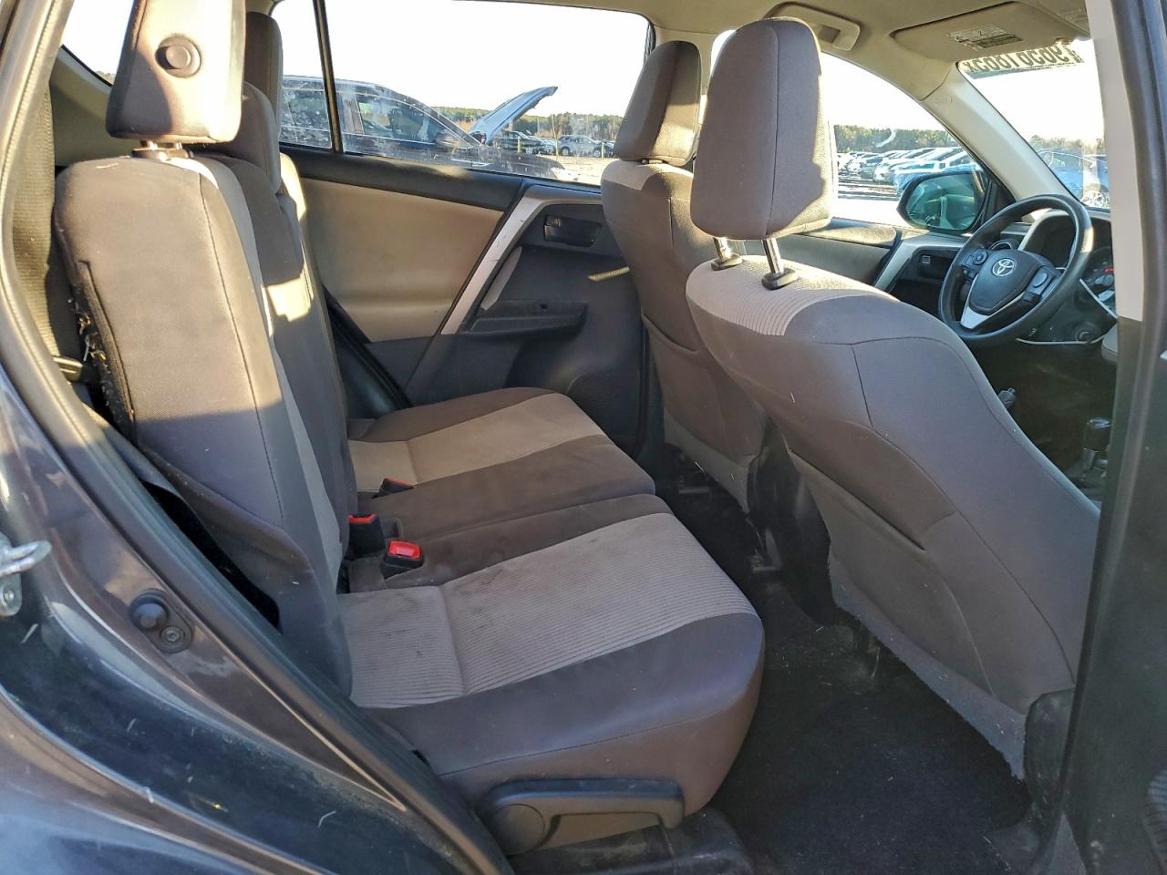 Toyota RAV4 Le Image 12