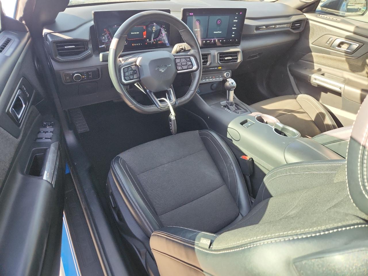 Ford Mustang Image 9