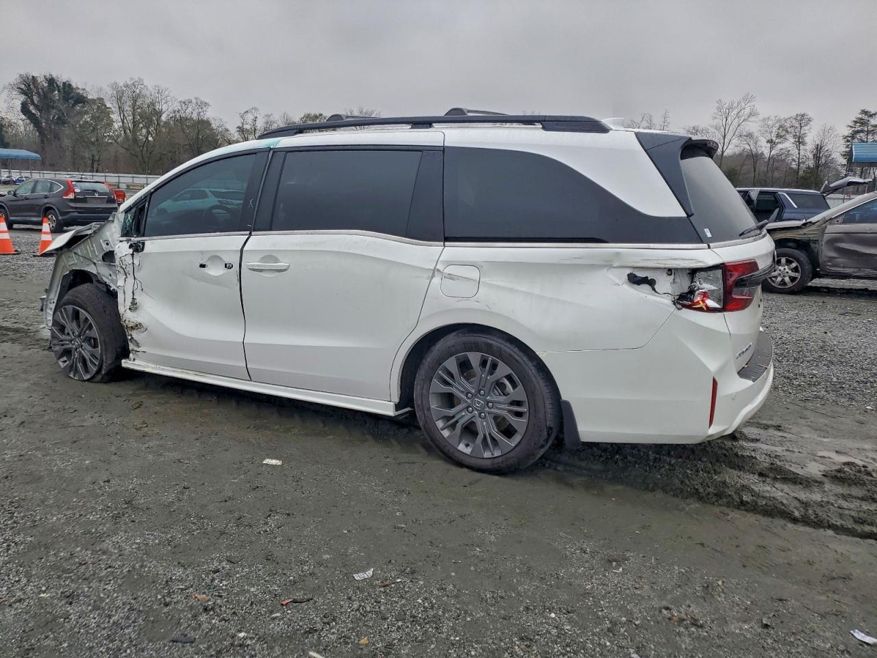 Honda Odyssey Touring Image 2