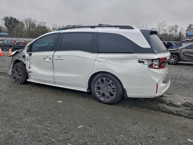 Honda Odyssey Touring Image 2