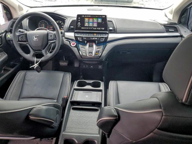 Honda Odyssey Touring Image 9