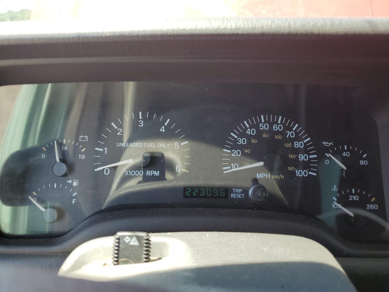 Jeep Grand Cherokee Sport Image 5