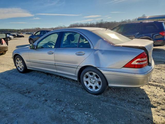 Mercedes-Benz C-Class 320 Image 4