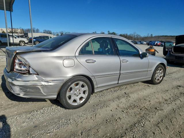 Mercedes-Benz C-Class 320 Image 6