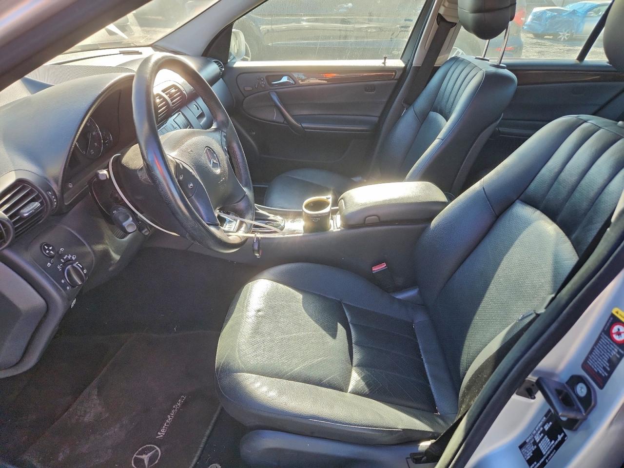 Mercedes-Benz C-Class 320 Image 8