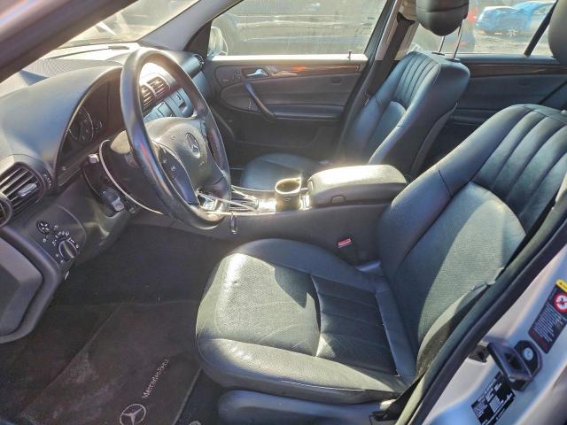 Mercedes-Benz C-Class 320 Image 8