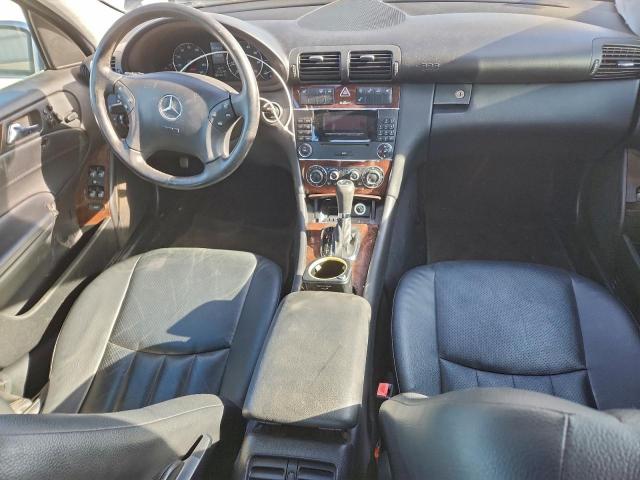Mercedes-Benz C-Class 320 Image 9