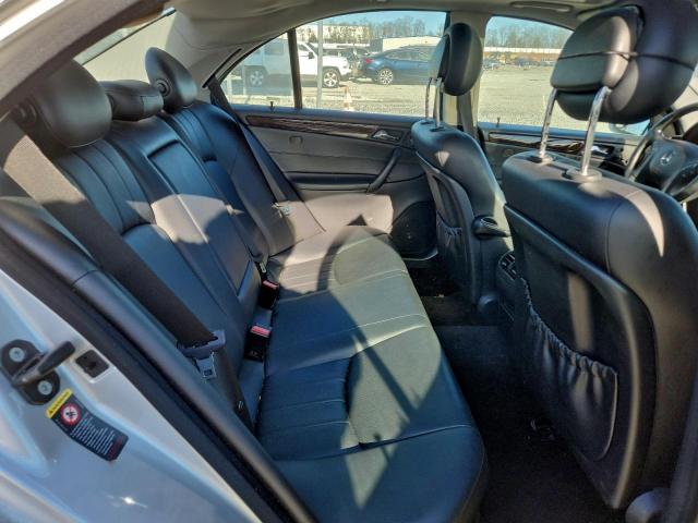 Mercedes-Benz C-Class 320 Image 10