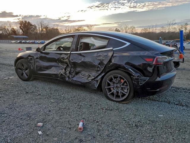 Tesla Model 3 Image 6