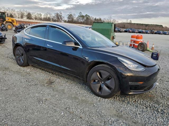 Tesla Model 3 Image 4