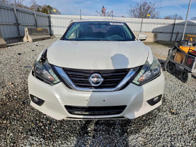 Nissan Altima 2.5 Image 4