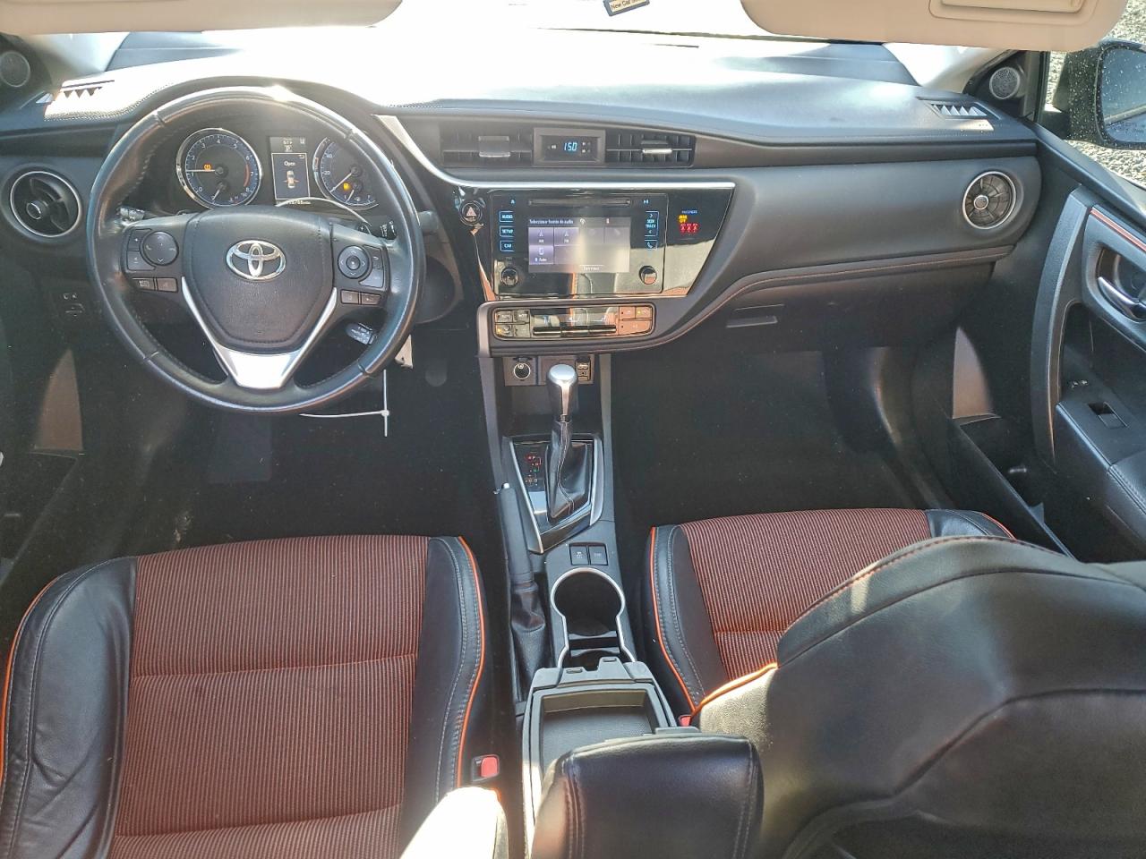 Toyota Corolla L Image 10