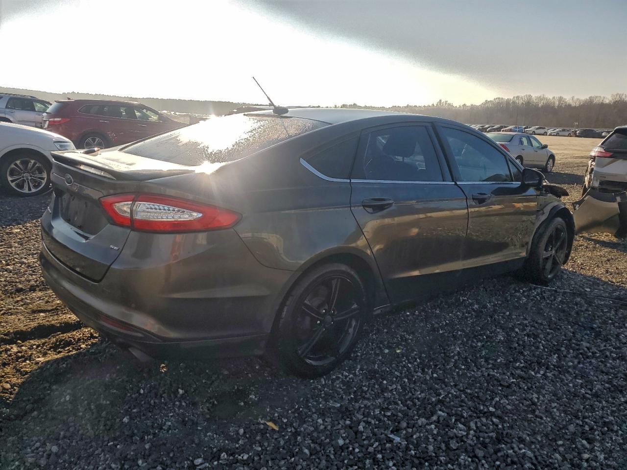 Ford Fusion Se Image 3